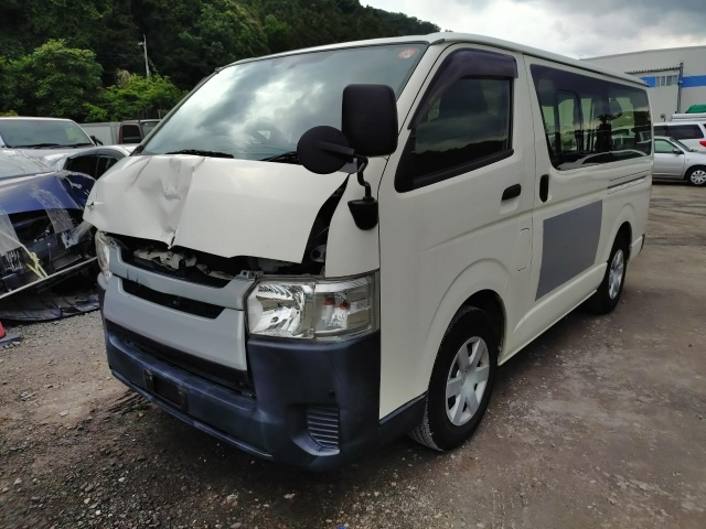 TOYOTA HIACE — фото