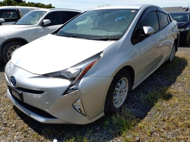 TOYOTA PRIUS — фото