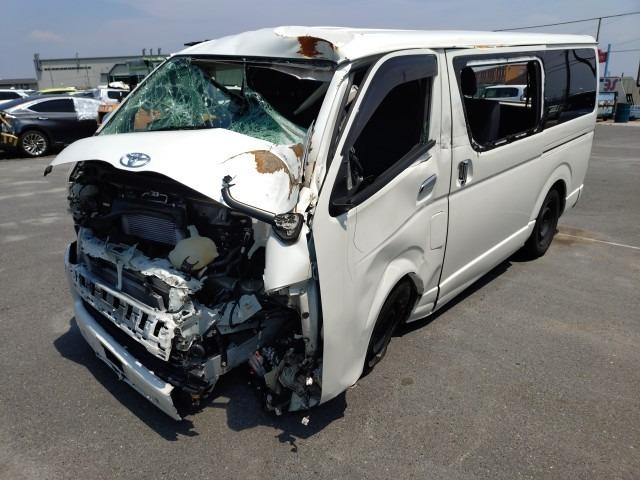 TOYOTA HIACE — фото