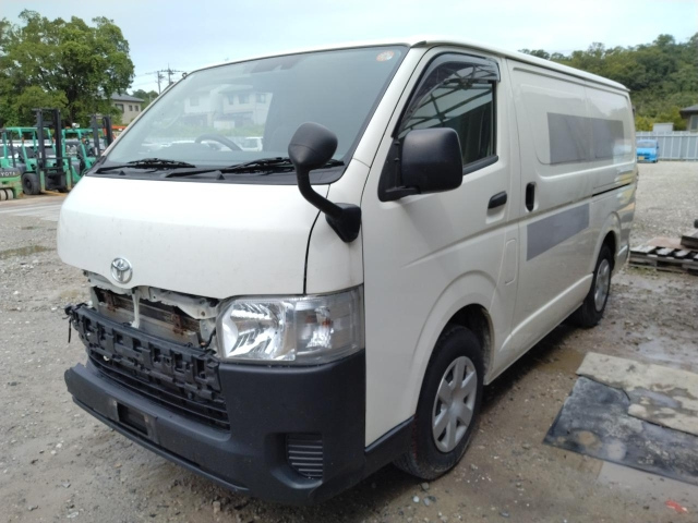 TOYOTA HIACE — фото