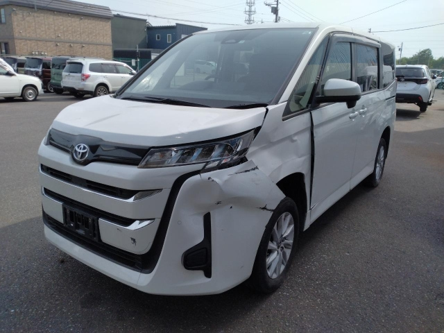 TOYOTA NOAH — фото