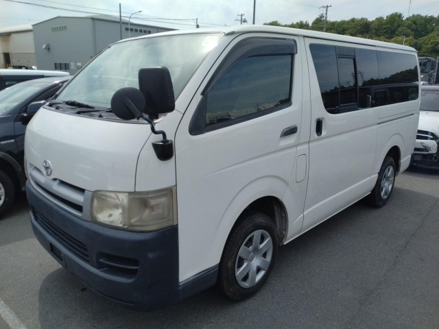 TOYOTA HIACE — фото
