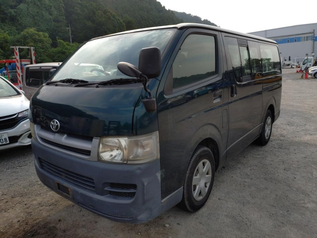 TOYOTA HIACE — фото