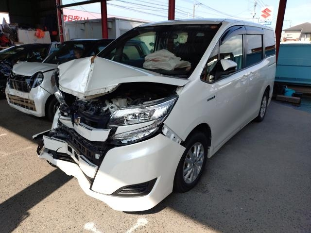TOYOTA NOAH — фото