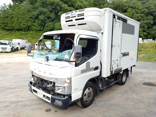 MITSUBISHI CANTER — фото