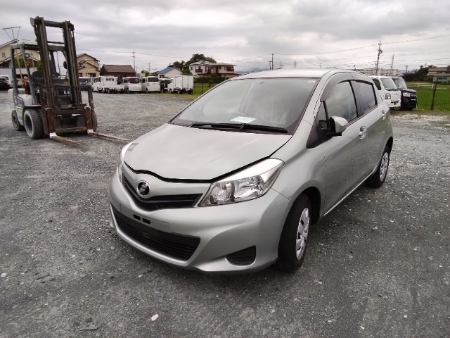 TOYOTA VITZ — фото