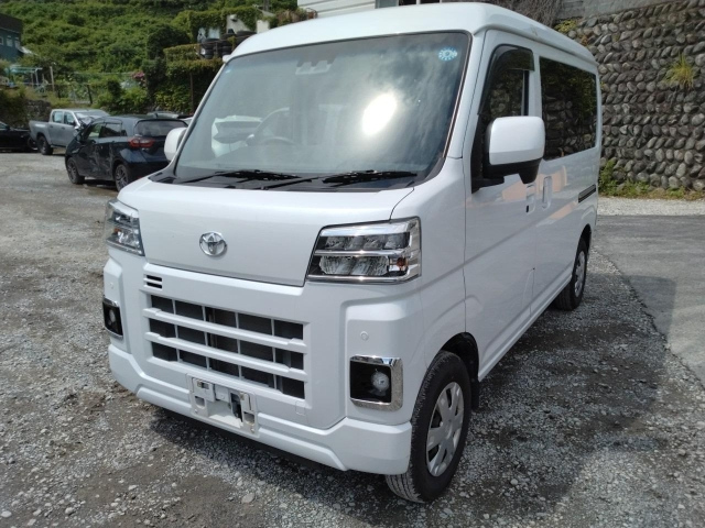 TOYOTA PIXIS — фото