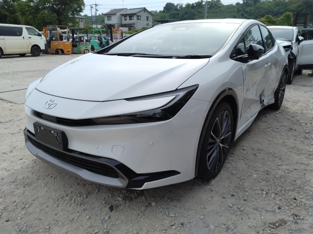 TOYOTA PRIUS — фото