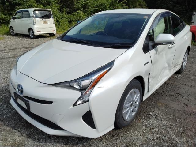 TOYOTA PRIUS — фото