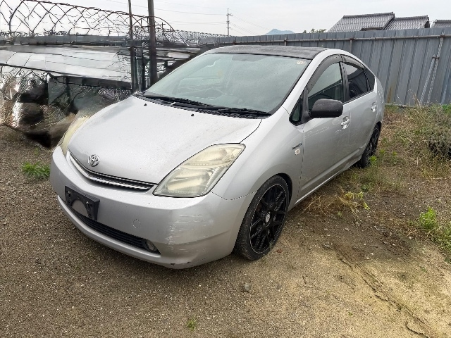 TOYOTA PRIUS — фото