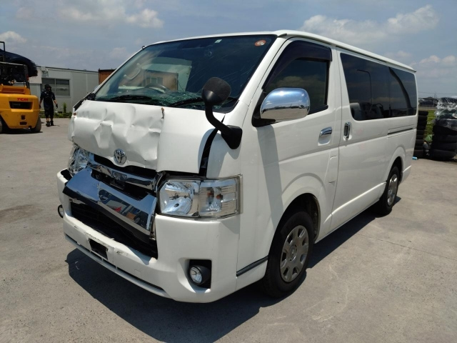 TOYOTA HIACE — фото