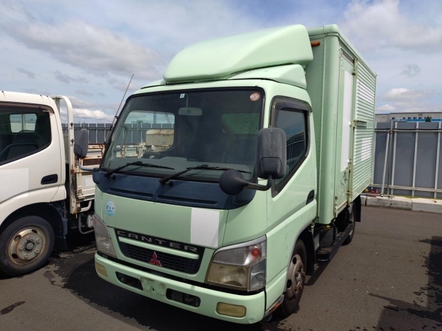 MITSUBISHI CANTER — фото