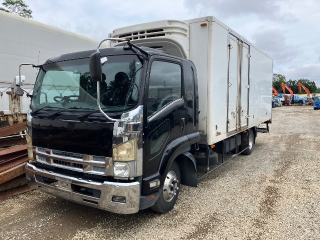 ISUZU FORWARD — фото