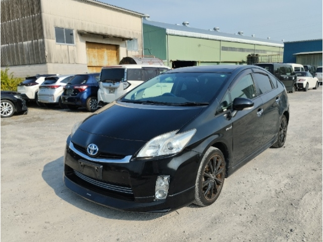 TOYOTA PRIUS — фото
