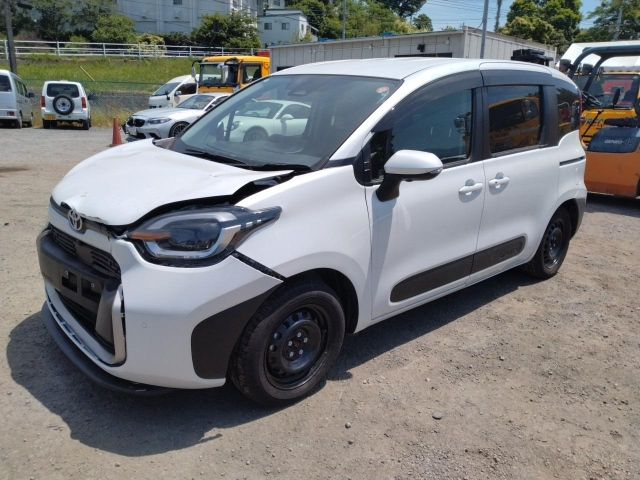 TOYOTA SIENTA — фото