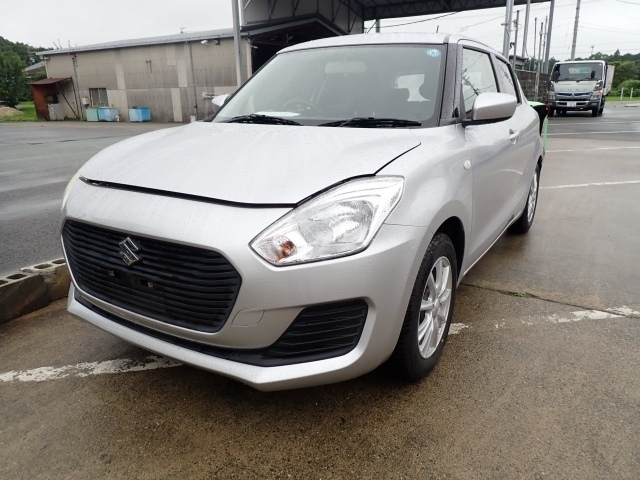 SUZUKI SWIFT — фото