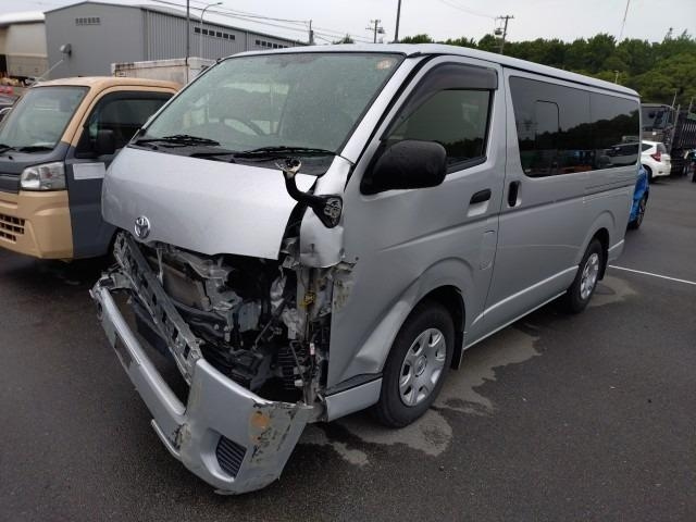 TOYOTA HIACE — фото