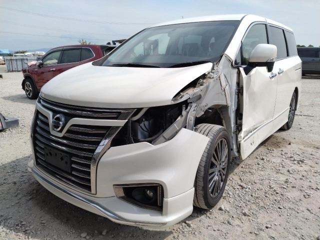 NISSAN ELGRAND — фото