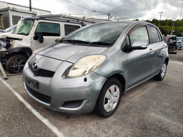 TOYOTA VITZ — фото