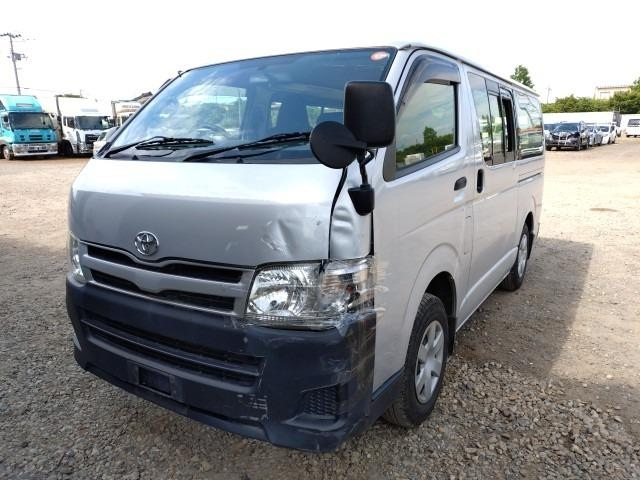 TOYOTA HIACE — фото