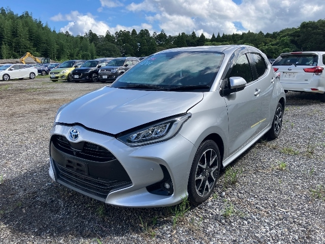 TOYOTA YARIS — фото