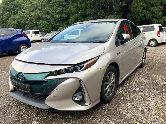 TOYOTA PRIUS — фото