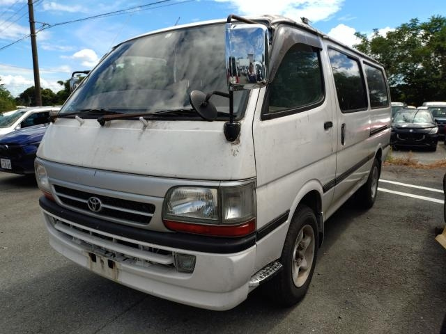 TOYOTA HIACE — фото