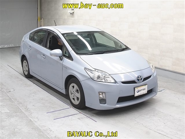 TOYOTA PRIUS — фото