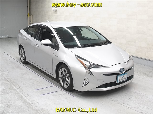 TOYOTA PRIUS — фото