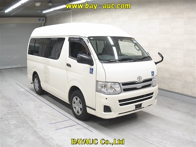 TOYOTA HIACE — фото