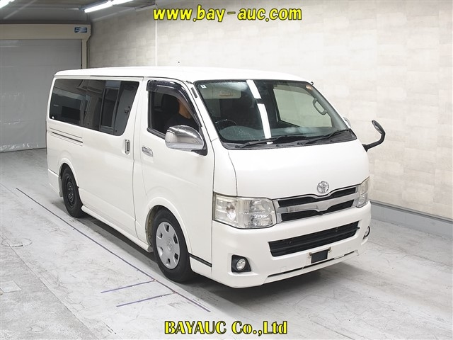 TOYOTA HIACE — фото