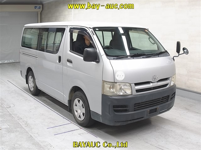 TOYOTA HIACE — фото