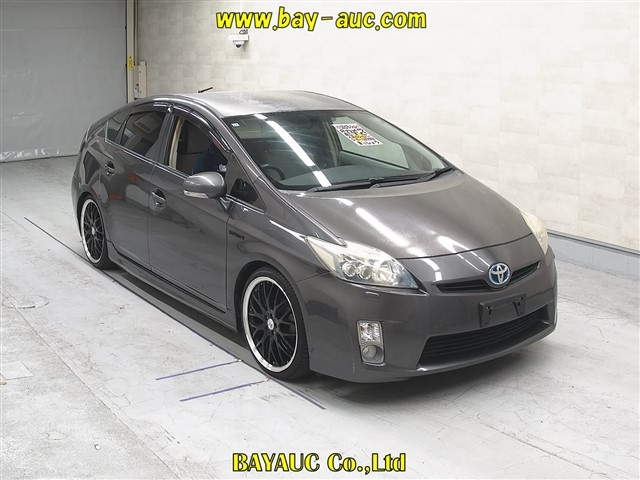 TOYOTA PRIUS — фото