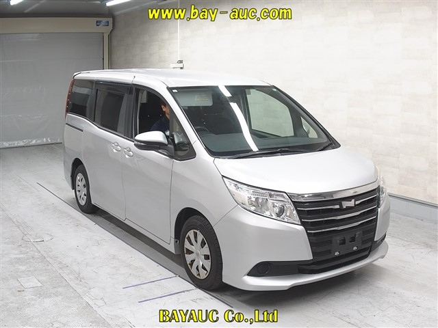 TOYOTA NOAH — фото