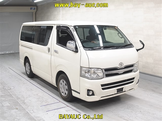TOYOTA HIACE — фото