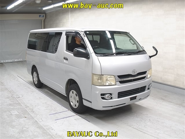 TOYOTA HIACE — фото