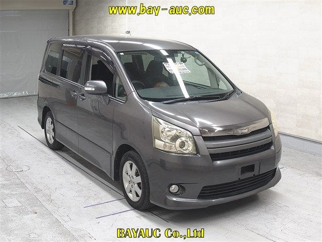 TOYOTA NOAH — фото