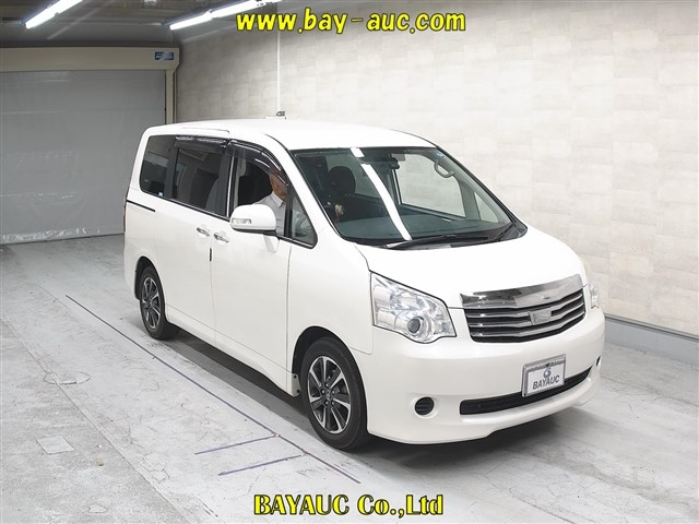 TOYOTA NOAH — фото