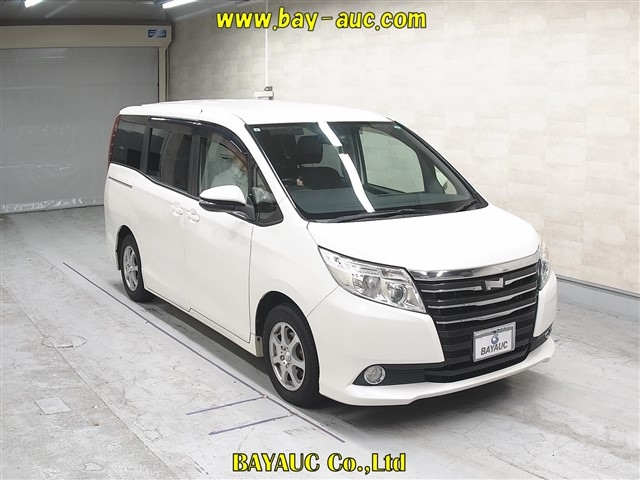 TOYOTA NOAH — фото