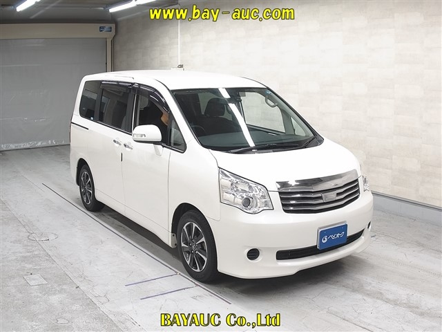 TOYOTA NOAH — фото