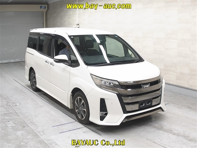 TOYOTA NOAH — фото
