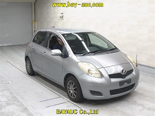 TOYOTA VITZ — фото