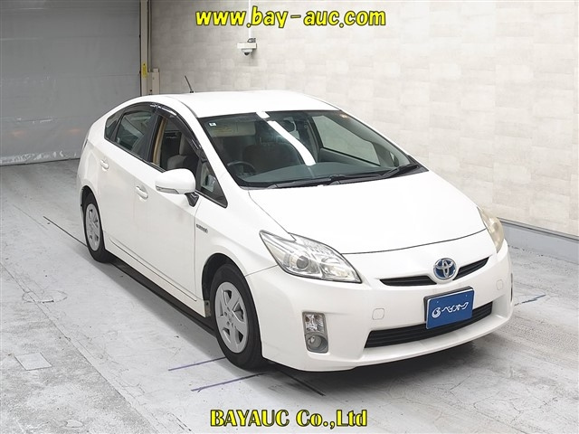TOYOTA PRIUS — фото