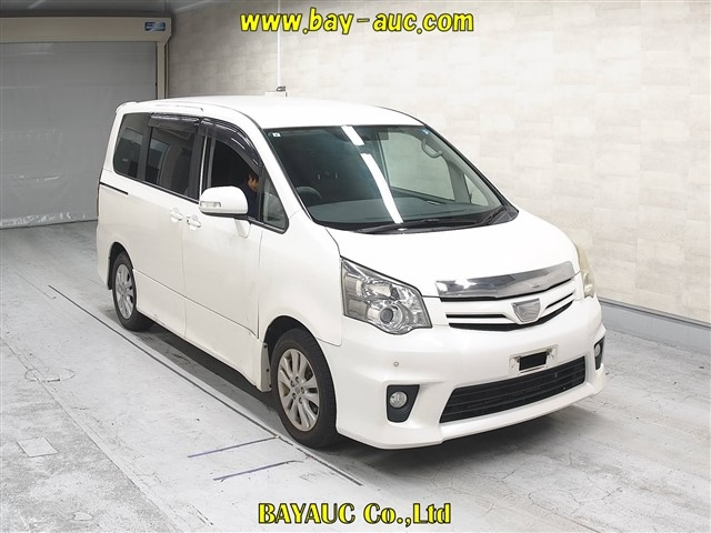 TOYOTA NOAH — фото