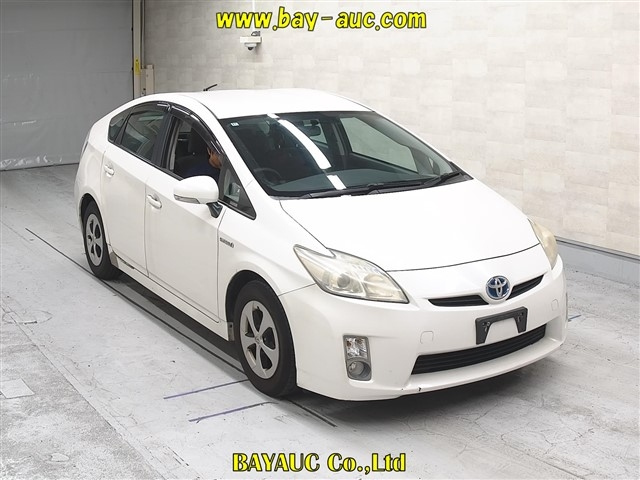 TOYOTA PRIUS — фото