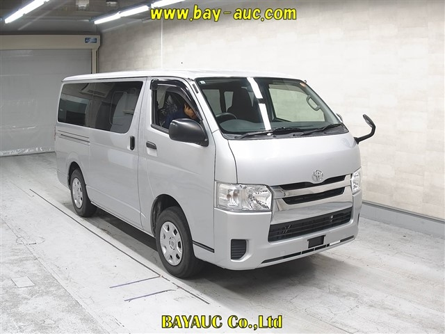 TOYOTA HIACE — фото