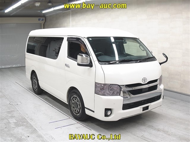 TOYOTA HIACE — фото