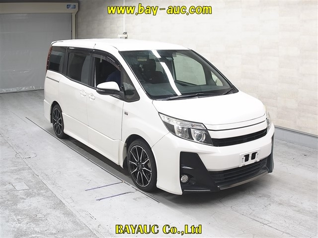 TOYOTA NOAH — фото