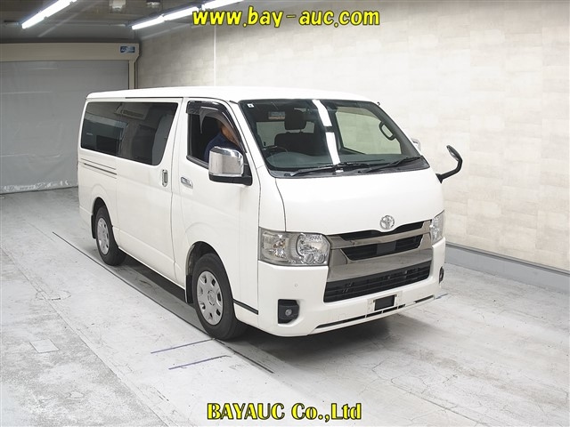 TOYOTA HIACE — фото