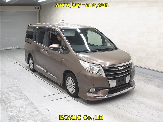 TOYOTA NOAH — фото